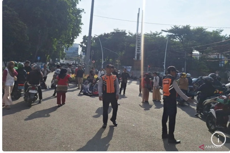 Pedagang Barito tutup jalan perempatan Taman Ayodya imbas penertiban