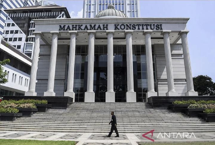 MK Perintahkan Pemerintah Gratiskan SD-SMP Negeri dan Swasta