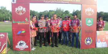Camat Bukit Batu Buka Turnamen sepakbola Pakning Asal Cup II tahun 2023.