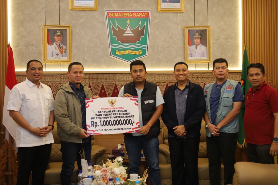 Dari Aceh, Sumut hingga Sumbar: Wako Pekanbaru Agung Nugroho Temui Wagub Vasco Serahkan Bantuan Kemanusiaan Rp1,5 Miliar