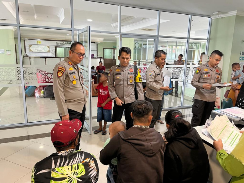 Dalam Rangka Bakti Sosial AKABRI 91, Polsek Minas Bantu Salah Satu Anak Yang Mengalami Bibir Sumbing Untuk di Lakukan Oprasi