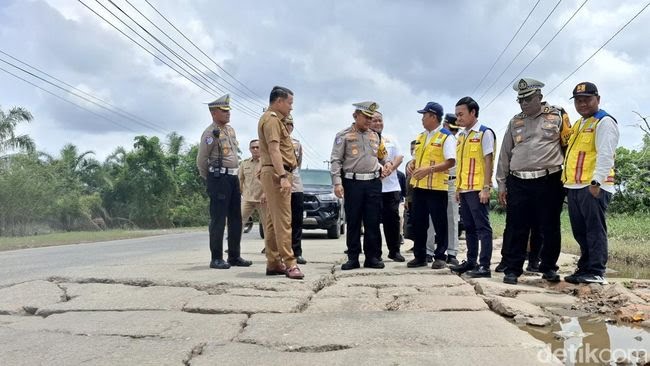 Dirlantas Polda Riau Cek Jalur Mudik di Jalintim Pelalawan, Ini Imbauannya