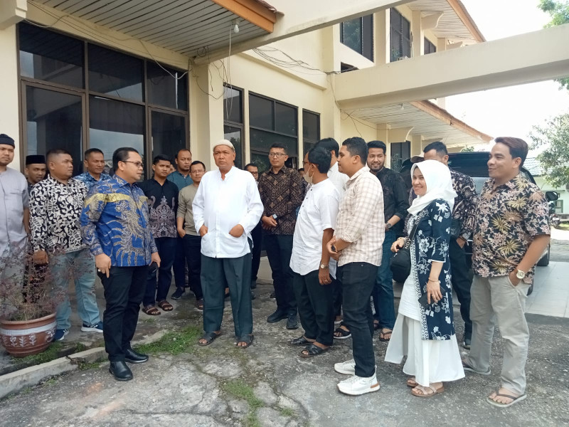 Diperlakukan Diskriminatif Oleh Pengelola, Puluhan Pedagang STC Lakukan Protes Ke Disperindag Pekanbaru
