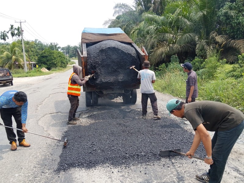 Pemprov Riau Perbaiki Ruas Jalan Maredan-Simpang Buatan Siak