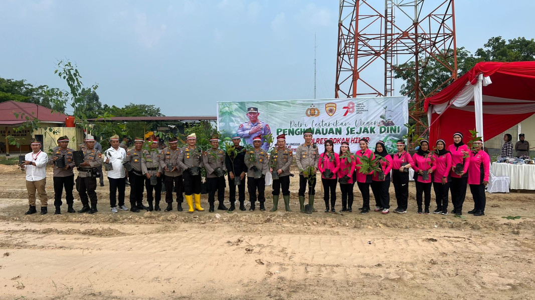 'Polri Lestarikan Negeri Penghijauan Sejak Dini' Polres Rohil dan Polsek Jajaran Serentak Tanam Total 2300 Pohon