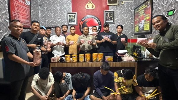 Polisi Tangkap 6 Pengedar dan Sita 8.136 Ekstasi di Rokan Hilir Riau