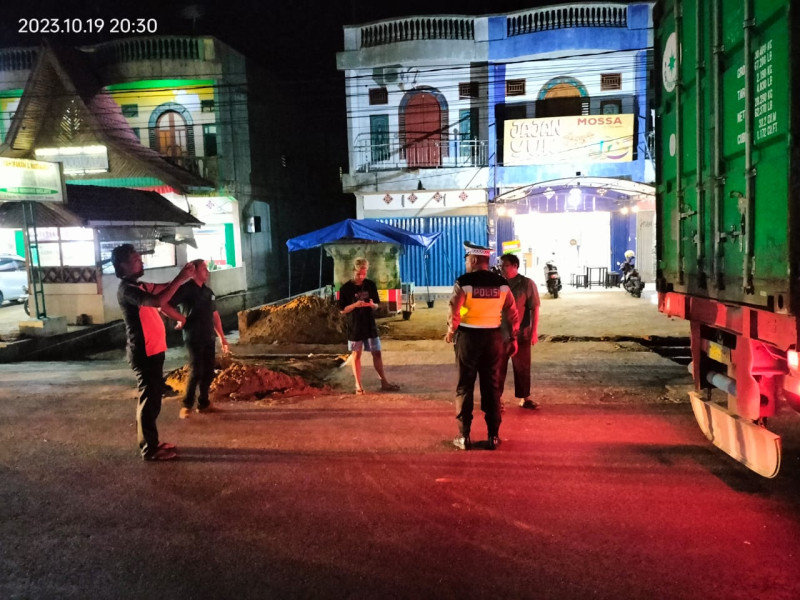 Tidak Mengindahkan Rambu Larangan Masuk Kota, Truck Ditilang Unit Lantas Polsek Tualang