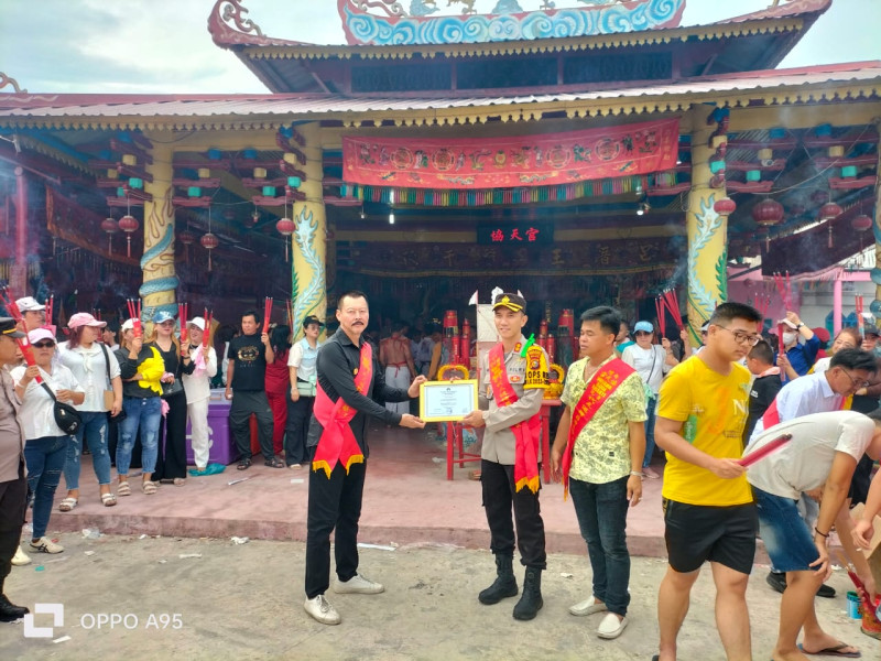 Yayasan Vihara Budi Bakti Berikan Reward kepada Kapolres Rohil, Ini Sebabnya