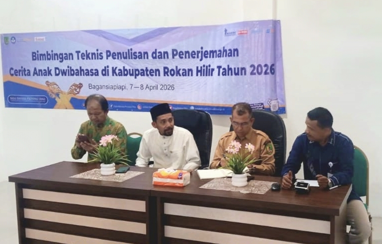 Tingkatkan Literasi Anak, Kadispersip Rohil Dorong Penulis Lokal Angkat Kearifan Budaya Lewat Karya Dwibahasa
