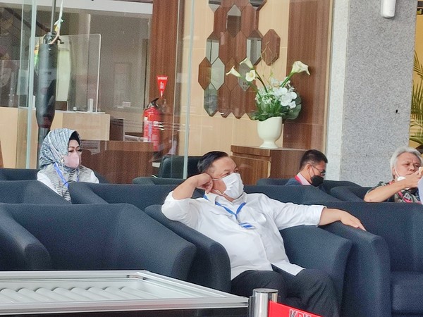 Sekda Riau SF Hariyanto Mendatangi Gedung KPK untuk Klarifikasi Soal Harta