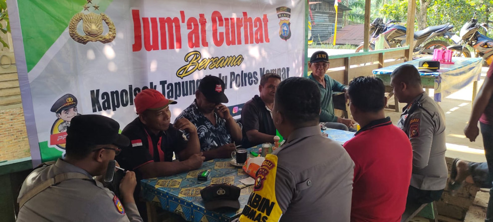 Jum'at Curhat, Polsek Tapung Hulu Bersinergi Dengan TNI dan Pemdes Tindaklanjuti Keluhan Warga