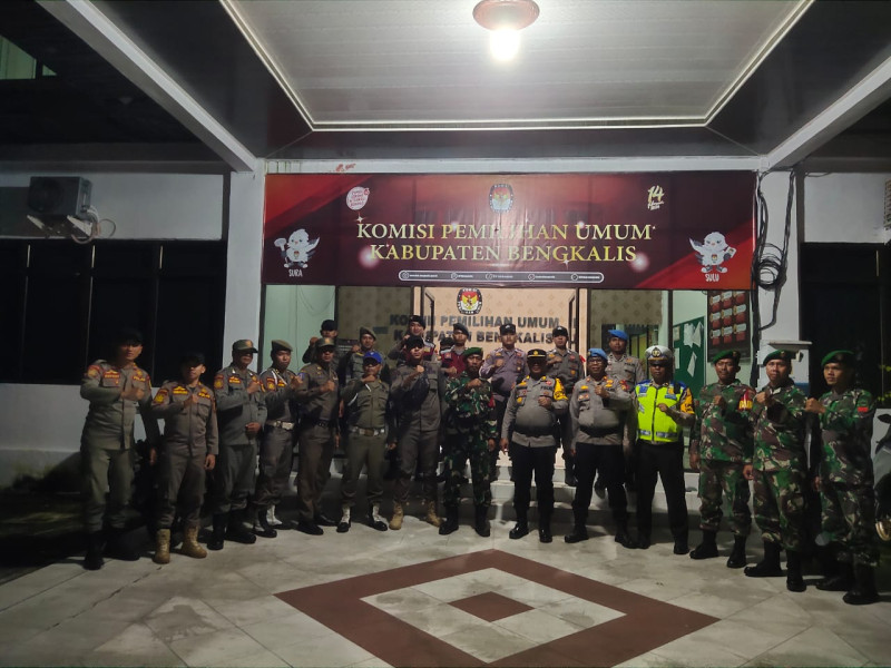 Dalam rangka OMB LK 2023 2024 Polres Bengkalis laksanakan Patroli Gabungan untuk Pengamanan Pemilu