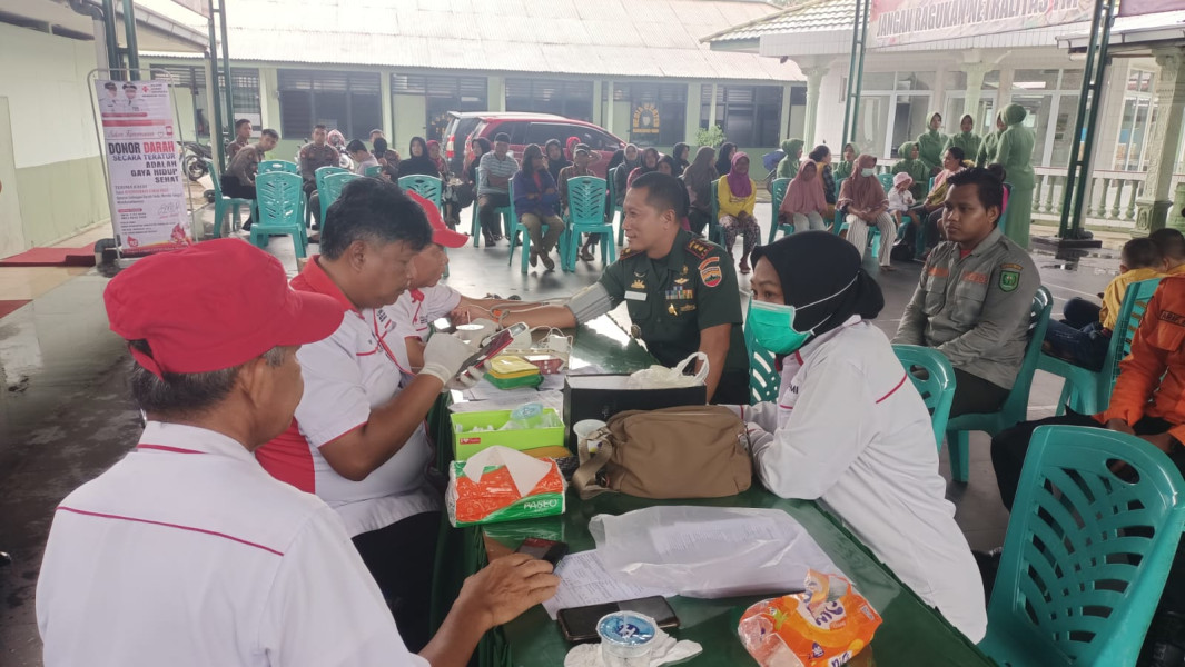Jelang HUT TNI Ke-78, Kodim 0302/Inhu Melaksanakan Baksos Kesehatan dan Pemberian Sembako
