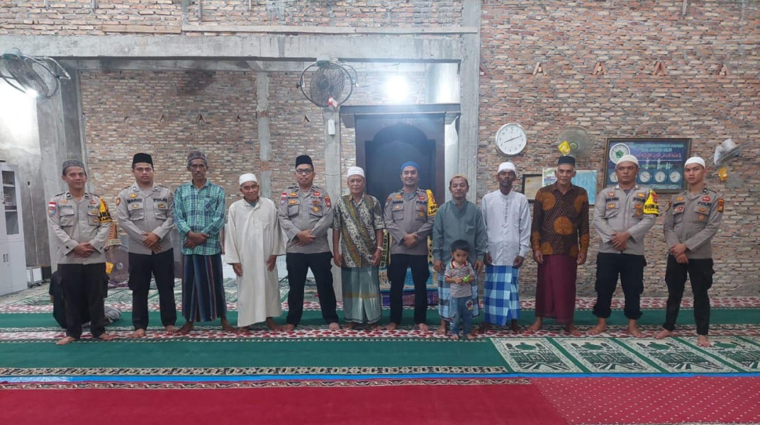Melalui Shalat Isya Berjamaah, Polsek Panipahan Sampaikan Pesan Pemilu Damai