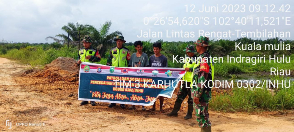 Babinsa Rengat Kodim 0302/Inhu Cegah Karhutla Proaktif Laksanakan Patroli dan Sosialisasi