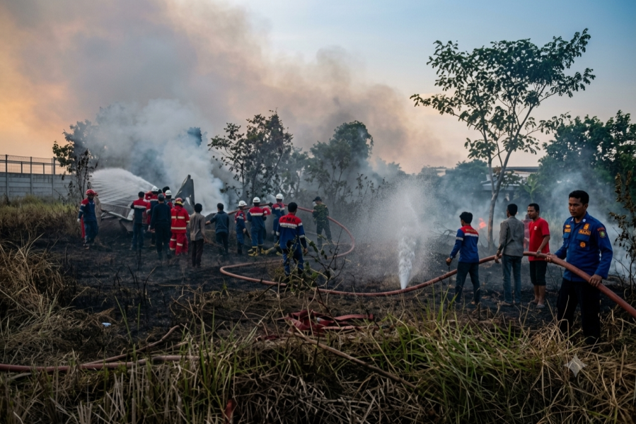 Kebakaran Lahan Dekat PT Elnusa Petrofin Inhil, Api Hanguskan Lahan dan Bangunan Eks PT Bara Harum