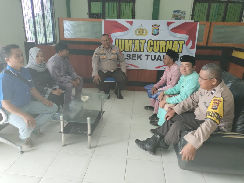 Jumat Curhat Panit Binmas Bersama Kepala Kampung Tualang Timur