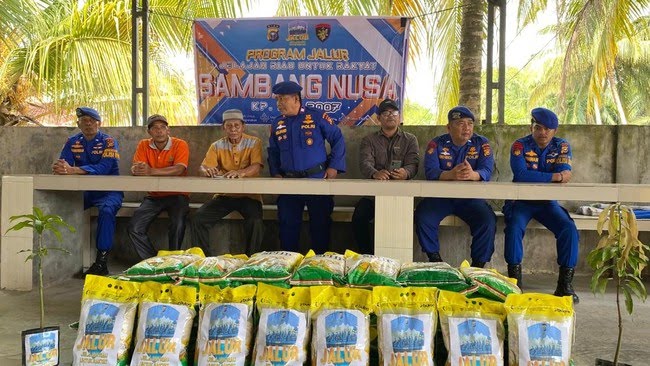 Program JALUR Polda Riau Sambang Warga Pesisir dan Tanam Pohon di Dumai