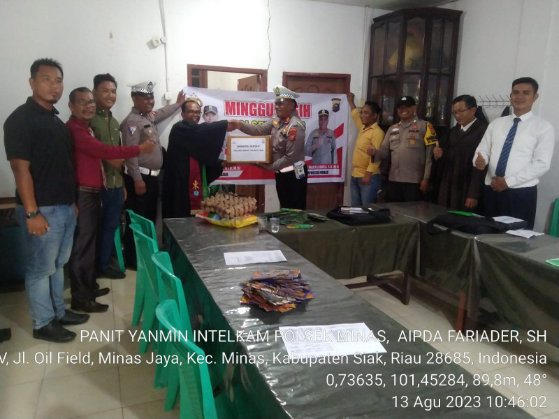 Jemaat Greja Sambut Baik Kehadiran Polsek Minas - Polres Siak Lakukan Minggu Kasih di Gereja GKPI Minas