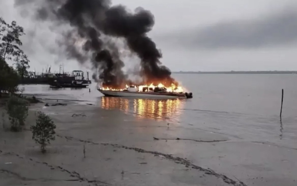 Kapal pengangkut sayur tujuan Batam terbakar di Kepulauan Meranti