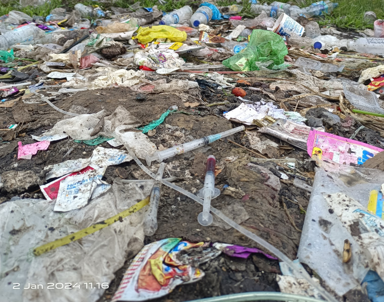 Limbah Medis Puskesmas Panipahan Berserakan Ditempat Sampah, Kapus : Pasien yang Buang