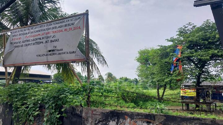 Polisi Tangkap Dua Preman dan Sita Berbagai Senjata di Sebuah Lahan Kosong di Kalideres