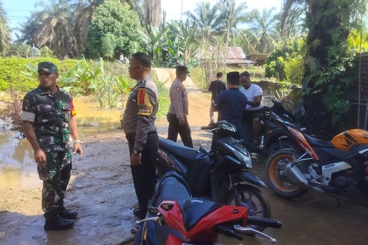 Banjir Rendam Rumah Rokan Hulu Riau 50 Cm, Warga Pilih Bertahan