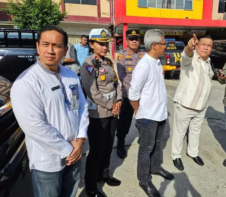 Sekdaprov SF Hariyanto Tinjau Fly Over Retak di Jalan Sudirman, Sementara Ditutup