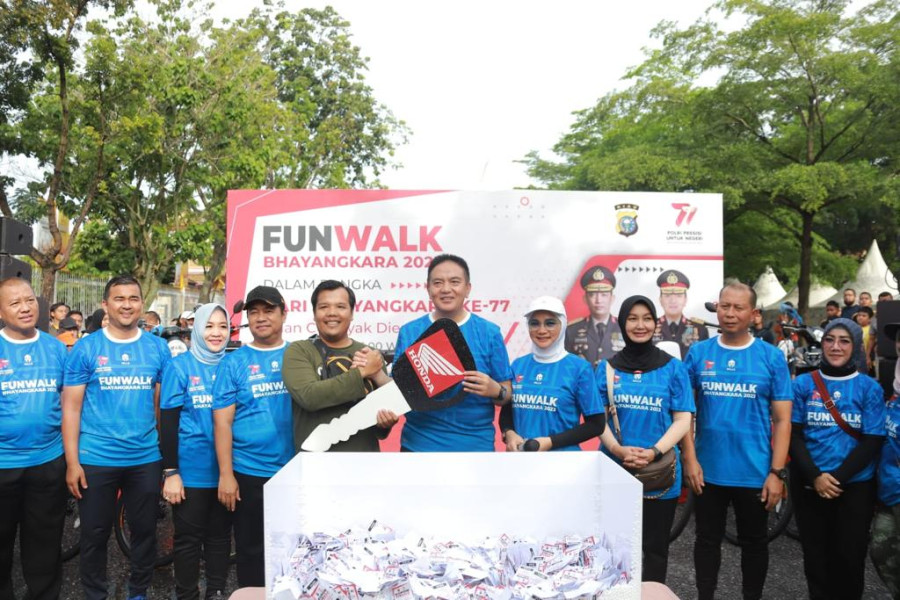 Sebanyak 5 Ribu Lebih Masyarakat Pekanbaru Hadiri Fun Walk Hari Bhayangkara ke 77