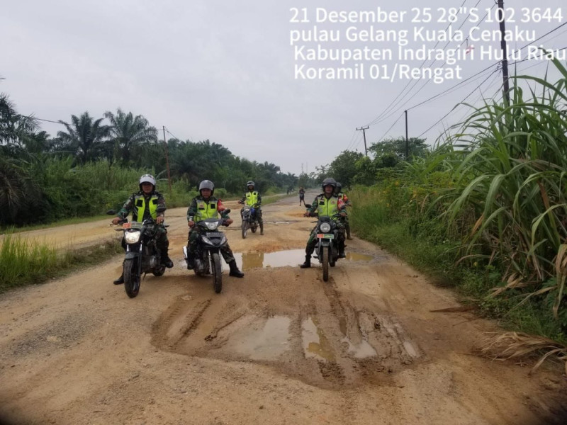 Untuk Mencegah Karhutla, Personil Koramil 01/Rengat Patroli Serta Sosiallisasi di Kecamatan Kuala Cenaku