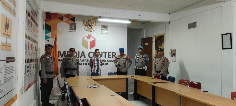 OMB Polres Rohil, Apel Personel Sekaligus Standby dan Sterilisasi Ruangan Bawaslu