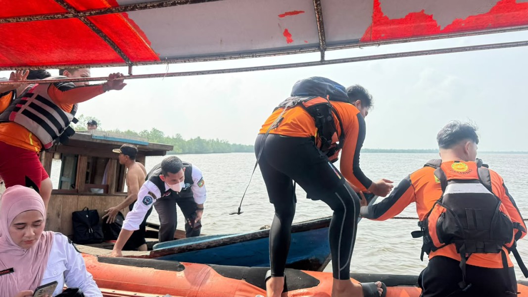 Alami Gangguan Mesin, Enam Penumpang Kapal di Meranti Dievakuasi