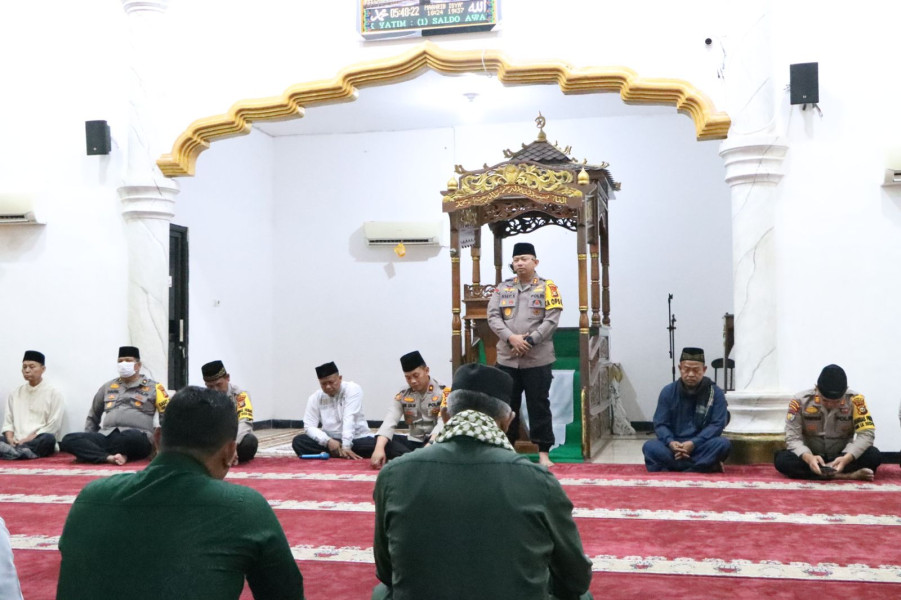 Cooling System Dengan Program Siak Bermadah, Kapolres Siak Sholat Shubuh Berjamaah Bersama Masyarakat