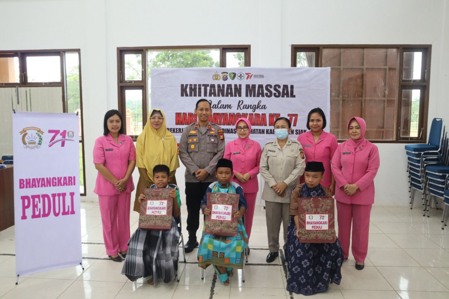 Meriahkan Hari Bhayangkara Ke 77, Puluhan Orang Ikuti Khitanan Massal dan Pengobatan Gratis
