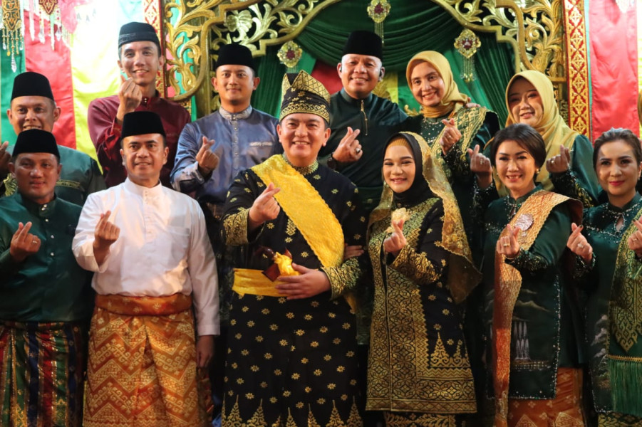 Kapolda Riau, M Iqbal Menerima Gelar Datuk Seri Jaya Perkasa Setia Negeri