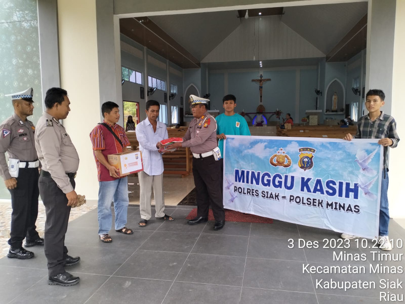 Polsek Minas - Polres Siak Sambangi Jemaat Gereja Katolik Santa Monica Stasi Menjuah - Juah Dalam Giat Minggu Kasih