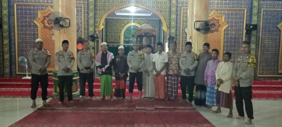 Shalat Subuh Berjama'ah, Bhabinkamtibmas Polsek Rimba Melintang Himbau Pemilu Damai