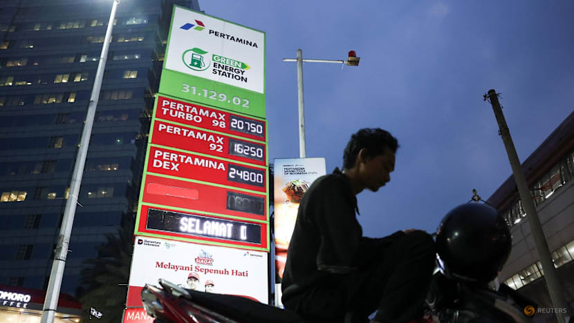 Harga minyak dunia turun, akankah Pertamax menyusul?