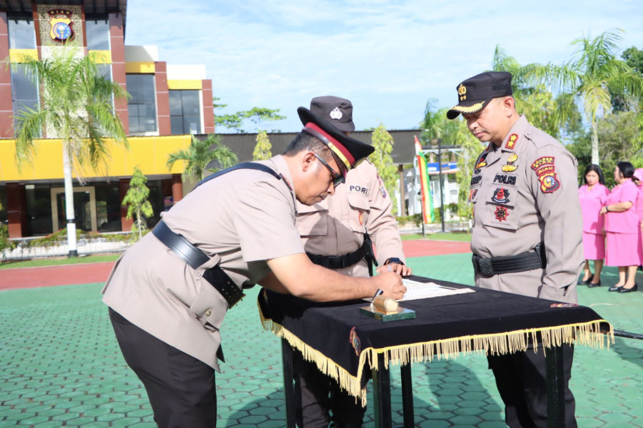 Kapolres Siak AKBP Asep Sujarwadi Pimpin Upacara Serah Terima Jabatan Kasat Lantas