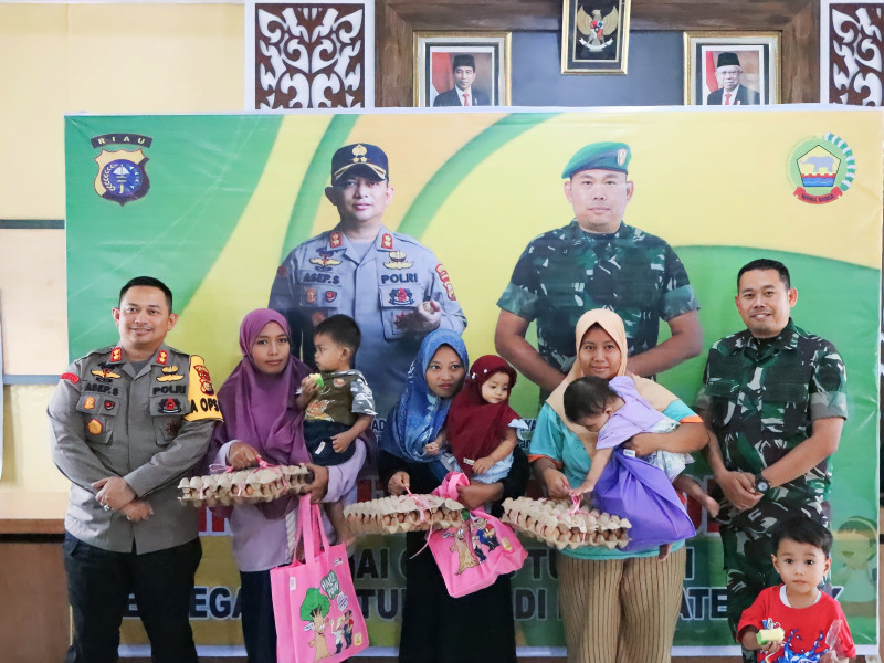 Cooling System Dengan Peduli Anak Stunting, AKBP Asep Sujarwadi Bersinergi Dengan Dandim 0322 Siak Jadi Orang Tua Asuh