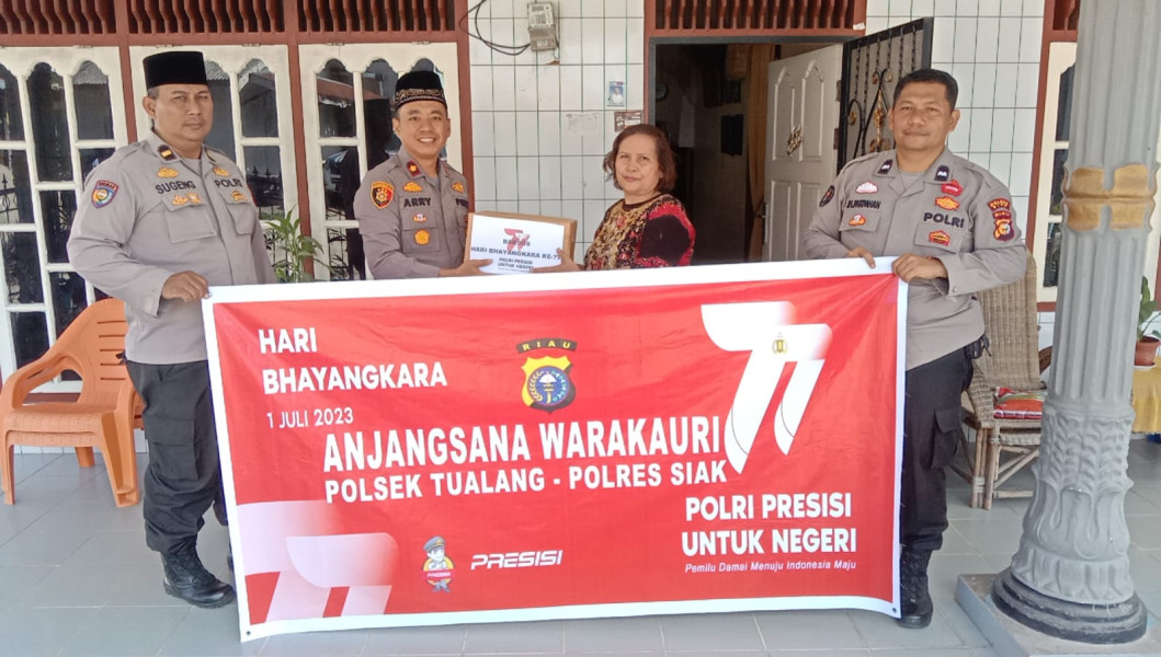 Jelang Hari Bhayangkara Ke-77, Polsek Tualang Berikan Bantuan Sembako Kepada Warakauri