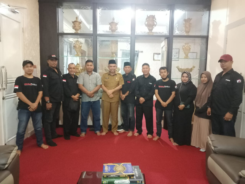Gelar Audensi Dengan Bupati Kampar, Tim Mimbardesa.com Bahas Program Kedepan