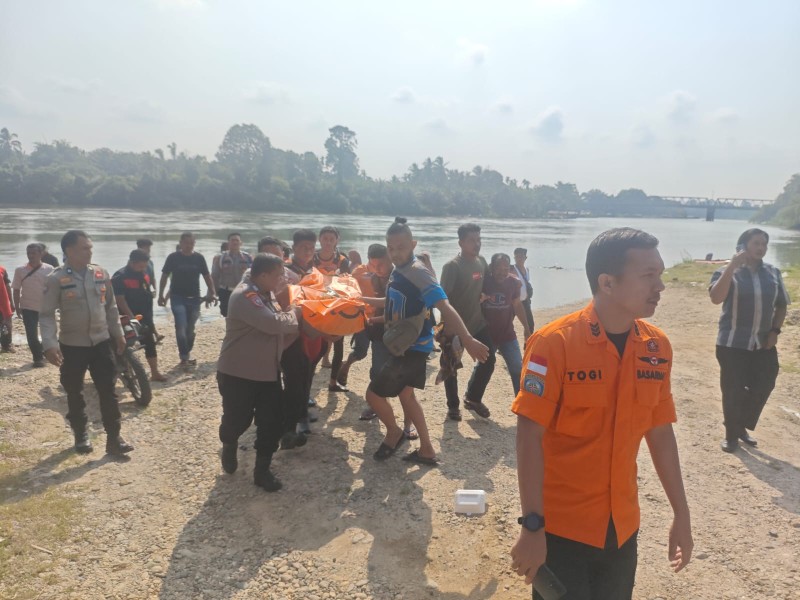 Tiga Hari Pencarian, Korban yang Terjatuh dari Jembatan Rantau Berangin Ditemukan Meninggal