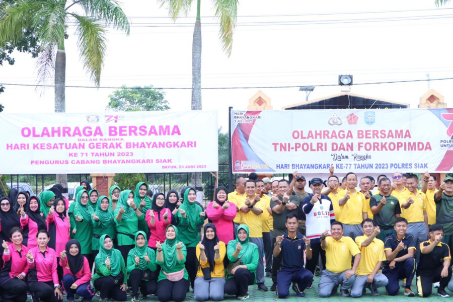 Bentuk Sinergitas Dalam Semaraknya HUT Bhayangkara ke-77, TNI-Polri Bersama Pemkab Siak Senam Bersama