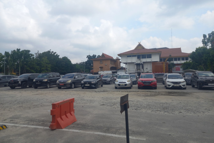 Wamen Datang, Tumpukan Besi Reklame Ilegal di MPP Pekanbaru Mendadak 'Hilang'