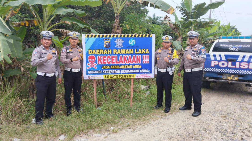 Rawan Lakalantas, Satlantas Polres Inhu Pasang Spanduk Peringatan
