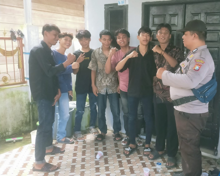 Sampaikan Pesan Pemilu Damai dan Jauhi Narkoba, Bhabinkamtibmas Polsek Bangko Sambang Warga Muda Mudi