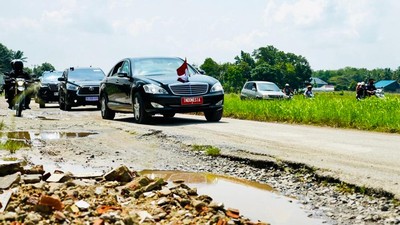 Jokowi Ambil Alih Perbaikan Jalan Riau usai Lampung dan Jambi
