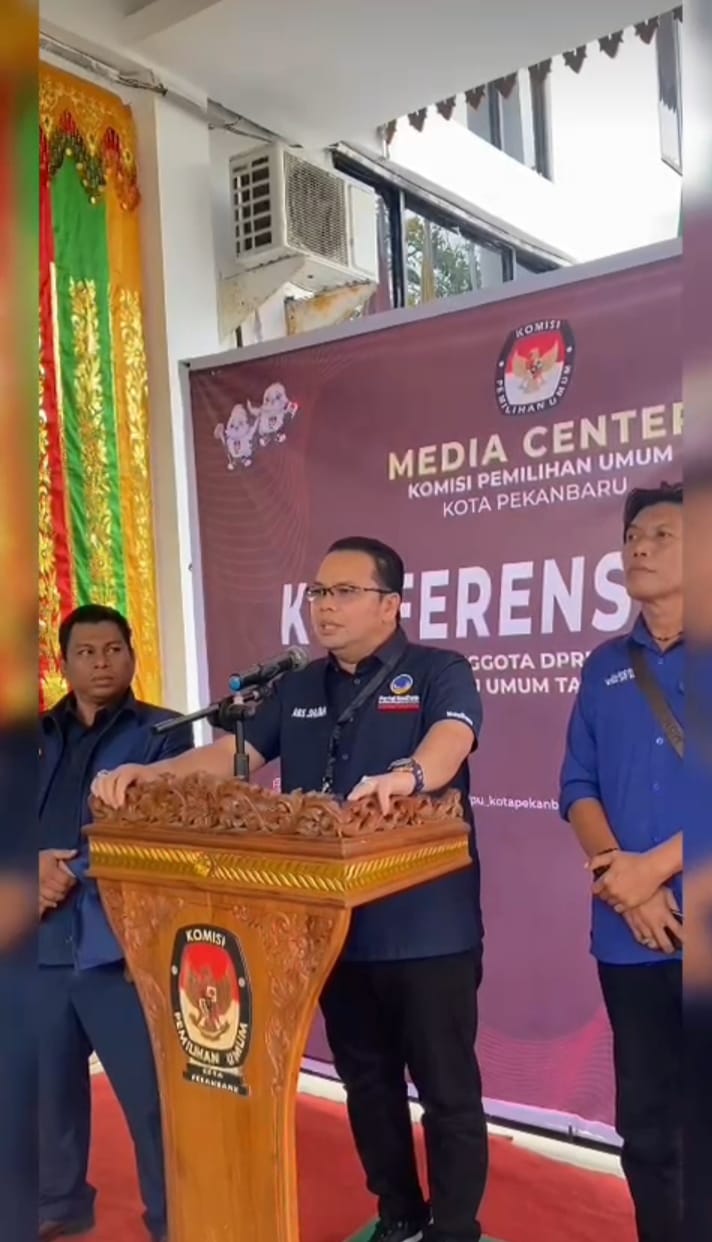 Abu Bakar Sidik Pimpin Bacaleg DPD Partai NasDem Kota Pekanbaru Mendaftar Resmi Ke KPU