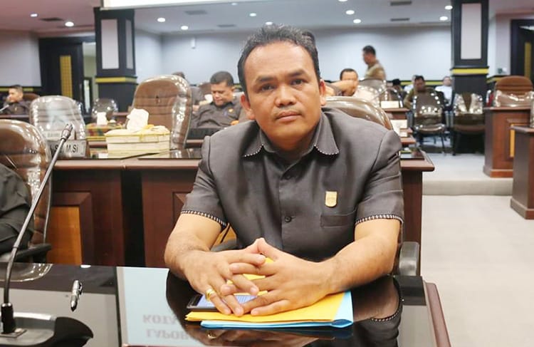 Ketua PDIP Riau Diminta Tegas Urus Kadernya, Anggota DPRD Kota Pekanbaru Nyambi Jadi Staf DPR-RI